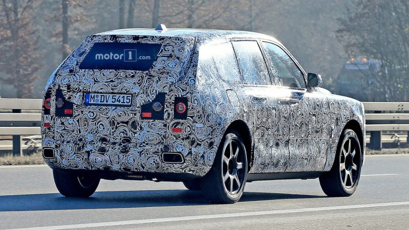 rolls-royce-cullinan-suv-spy-photos-crankshaft-3