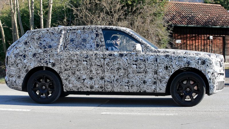 rolls-royce-cullinan-suv-spy-photos-crankshaft-5